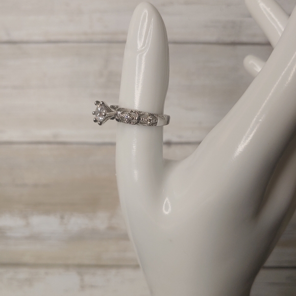 Silver tone Rhinestone Ring - Picture 3 of 8